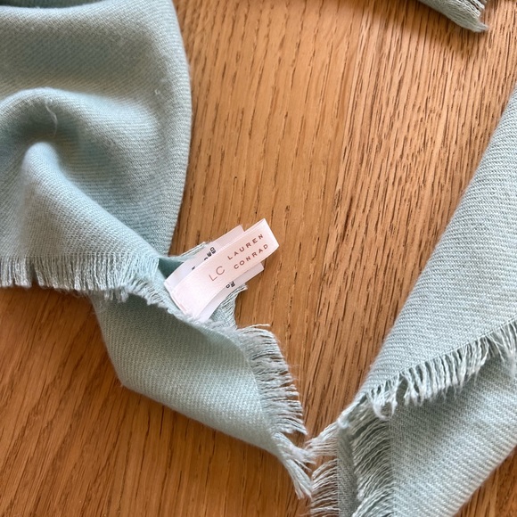LC Lauren Conrad Mint Scarf *Worn Once* - Picture 2 of 4